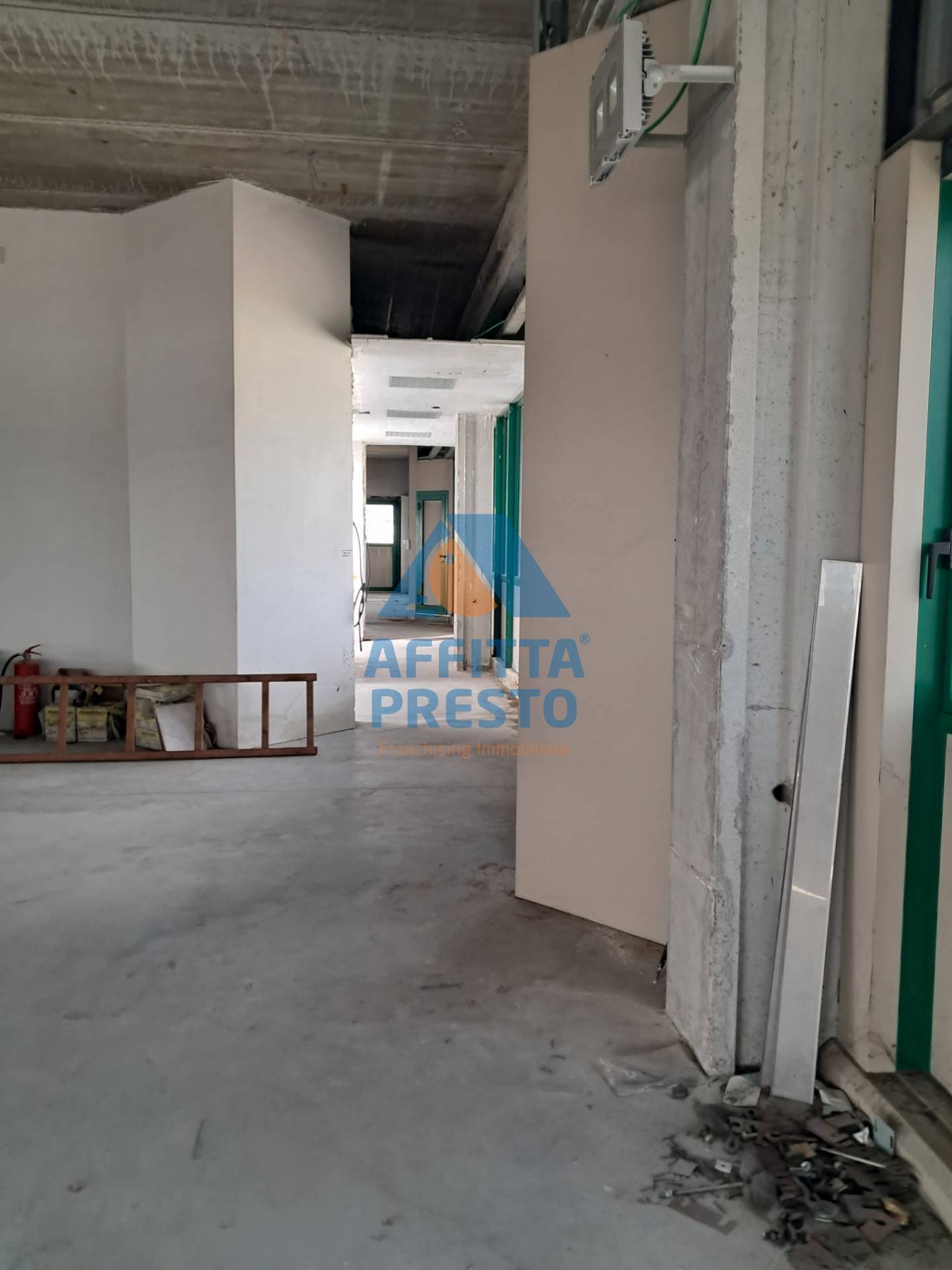 Fondo Commerciale in affitto a Massa e Cozzile