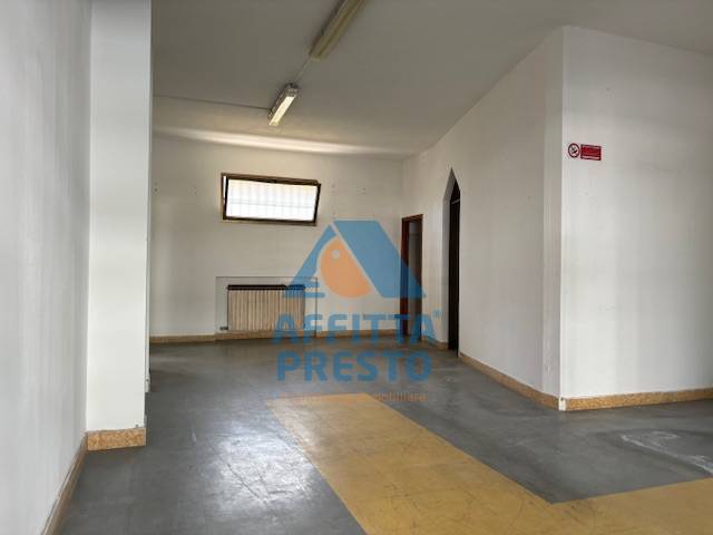 Fondo Commerciale in affitto a Empoli, Stadio