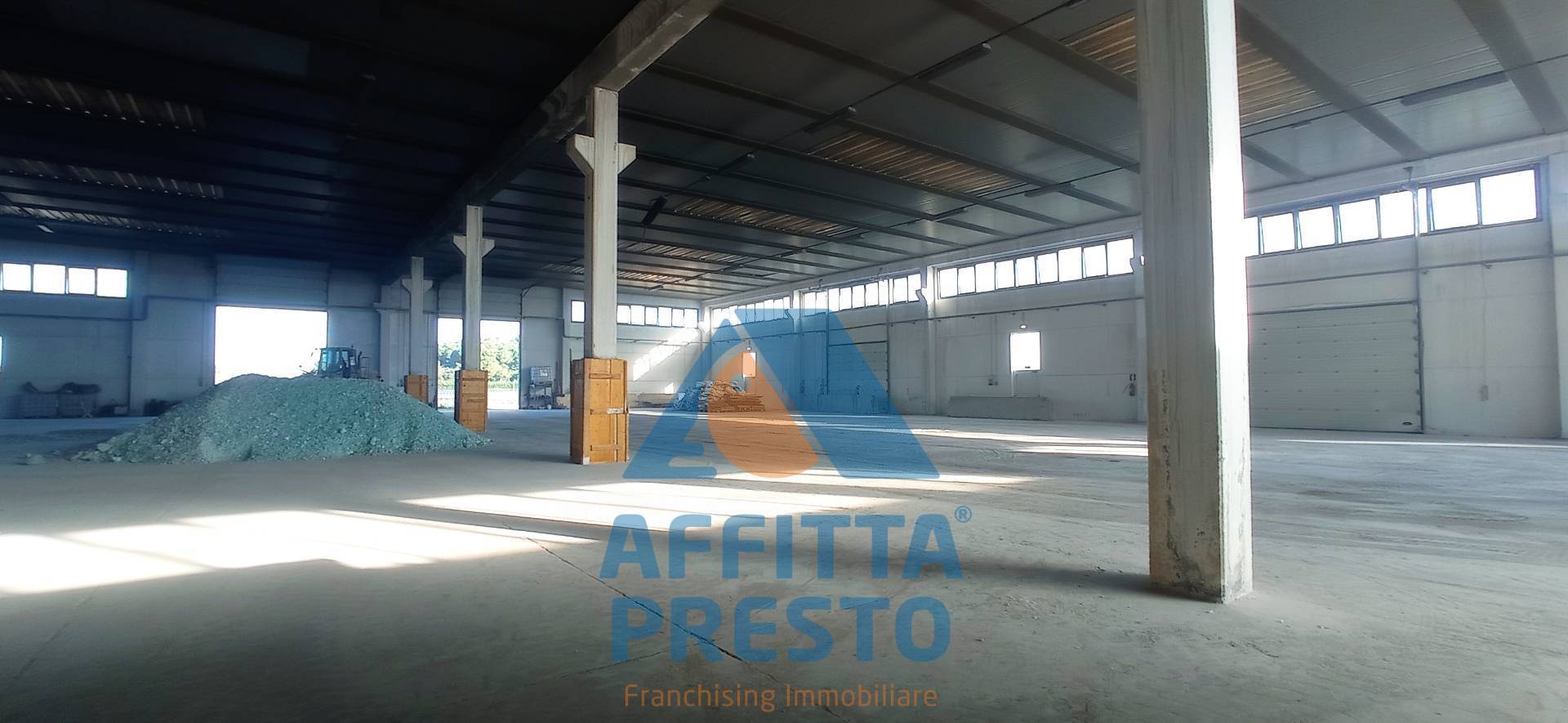 Deposito in affitto a Piombino