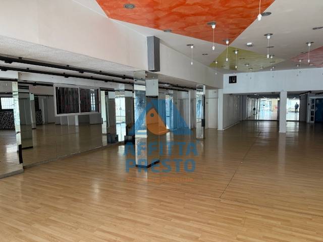 Fondo Commerciale in affitto a Santa Croce sull'Arno