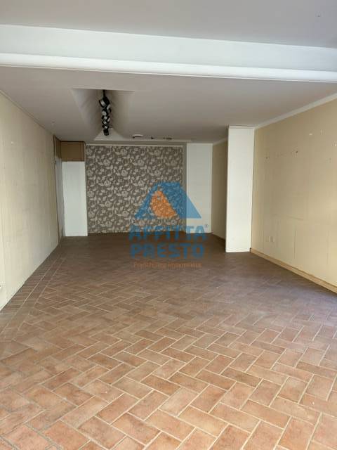 Fondo Commerciale in vendita a Empoli, Centro