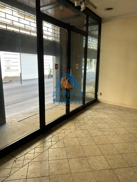 Fondo Commerciale in vendita a Empoli, Centro