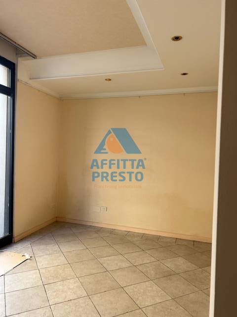 Fondo Commerciale in vendita a Empoli, Centro