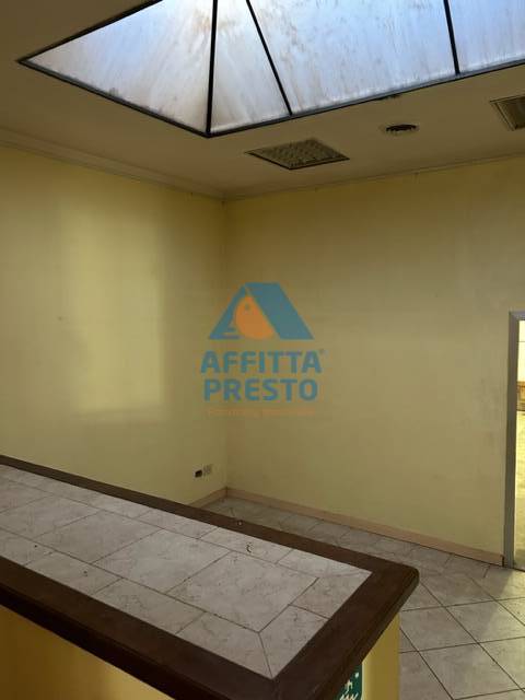 Fondo Commerciale in vendita a Empoli, Centro