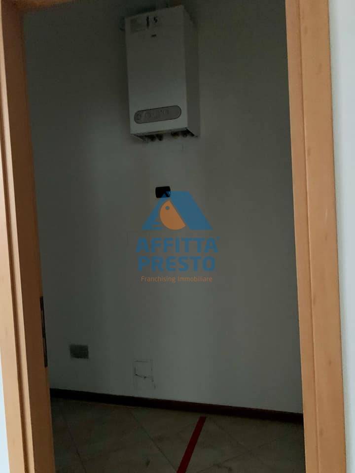 Fondo Commerciale in affitto a Signa