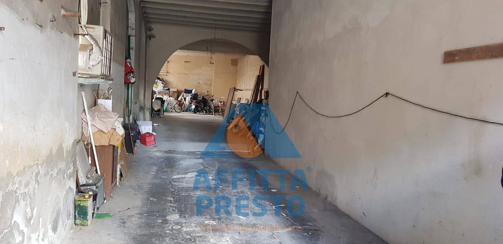 Magazzino in vendita a Empoli, Centro