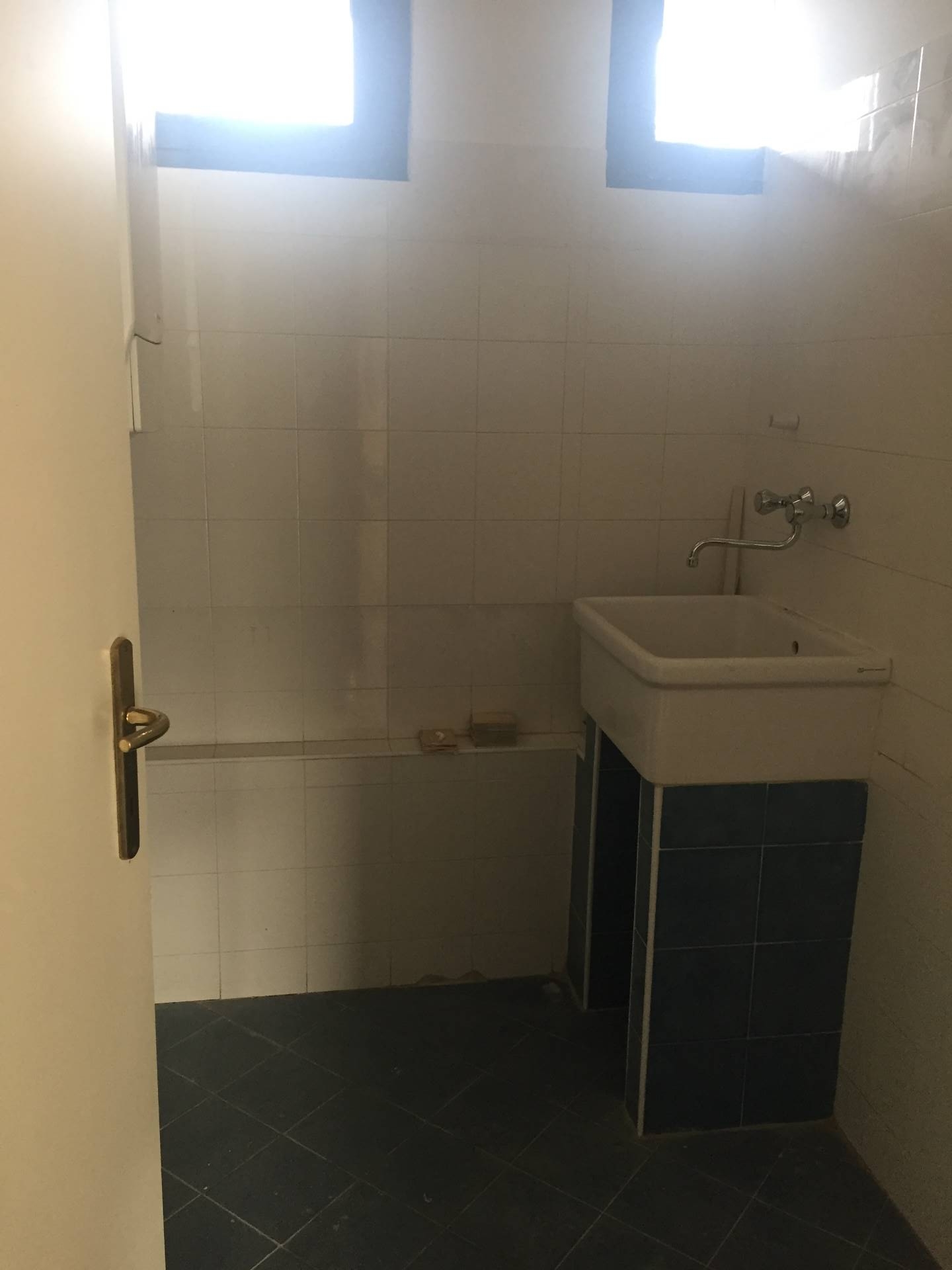 Fondo Commerciale in affitto a Empoli, Villanuova