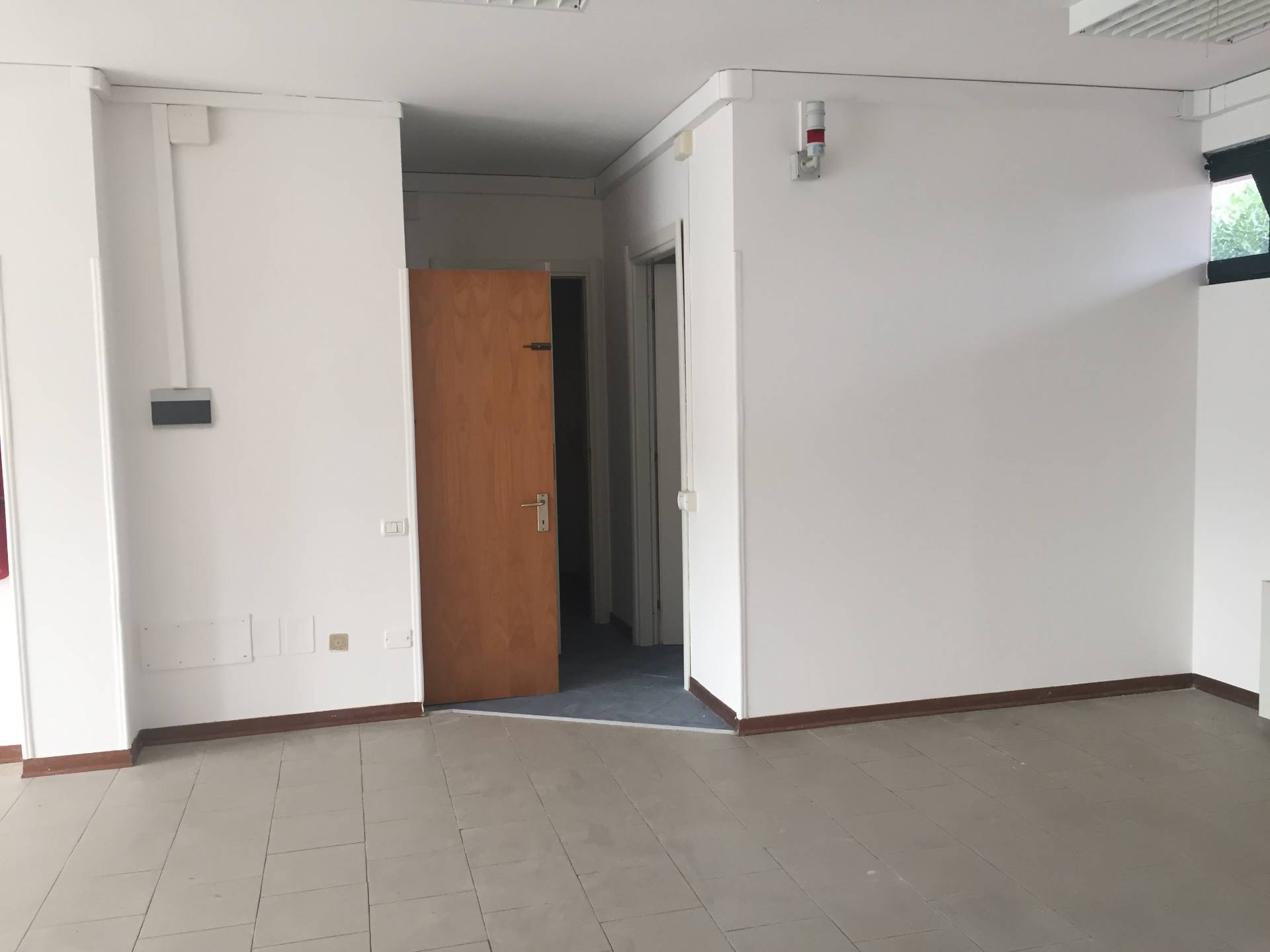 Fondo Commerciale in affitto a Empoli, Villanuova