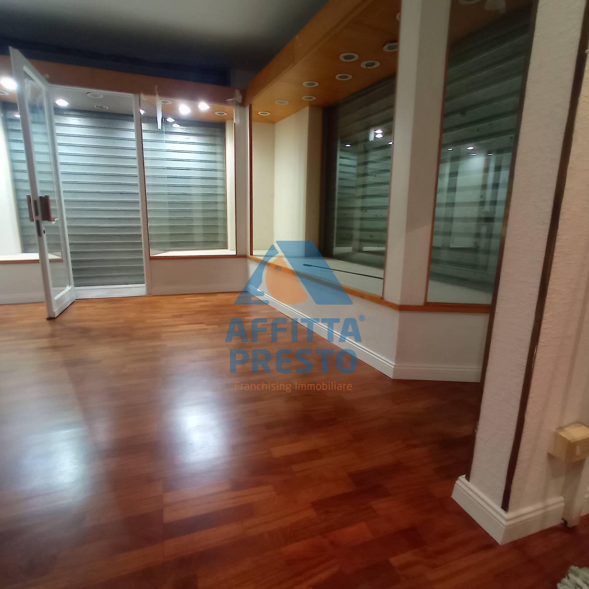 Fondo Commerciale in affitto a Empoli, Centro