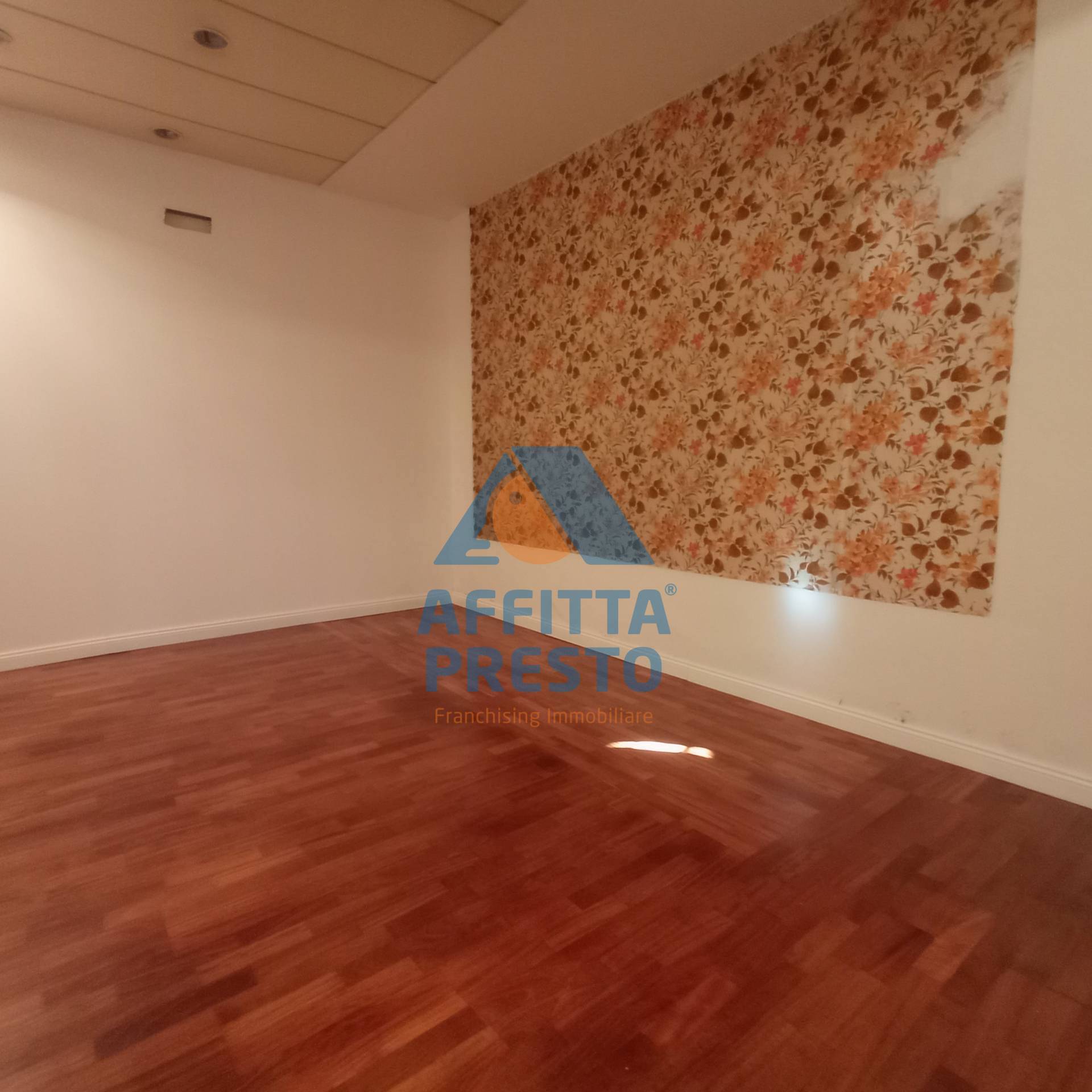 Fondo Commerciale in affitto a Empoli, Centro