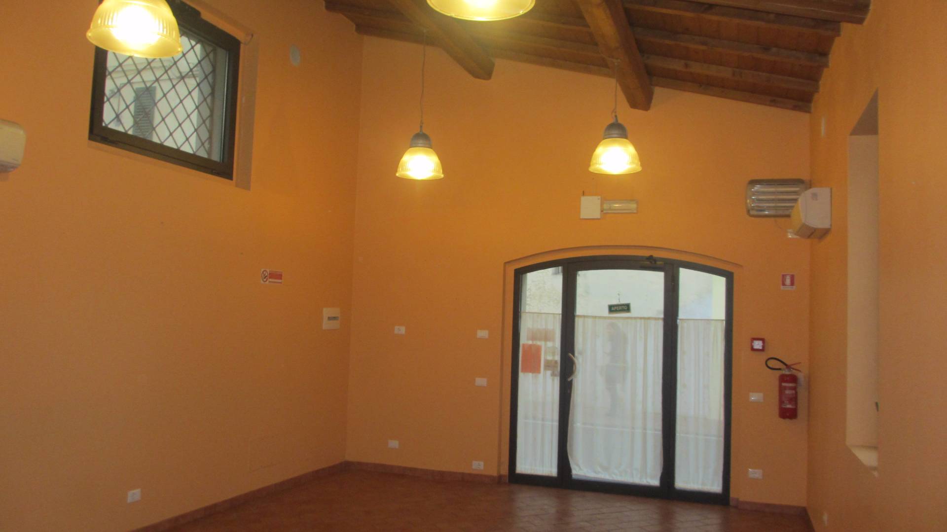 Fondo Commerciale in affitto a Montelupo Fiorentino