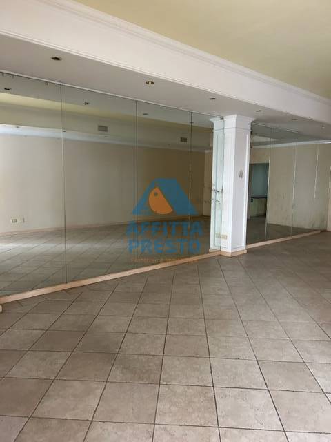 Fondo Commerciale in vendita a Empoli, Centro