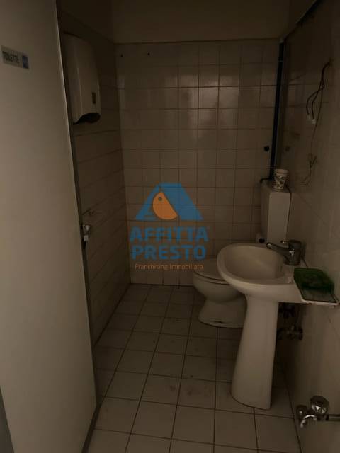 Fondo Commerciale in vendita a Empoli, Centro