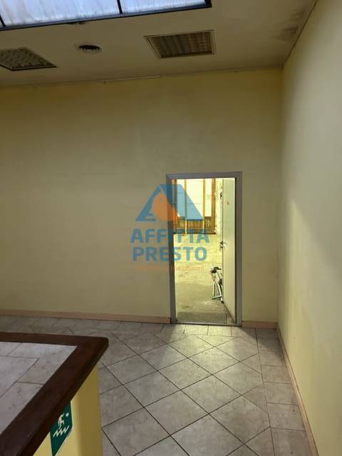 Fondo Commerciale in vendita a Empoli, Centro