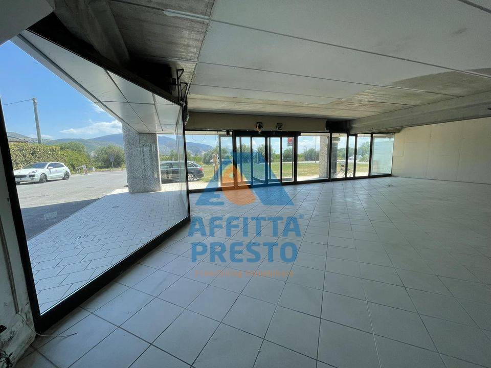 Fondo Commerciale in affitto a San Giuliano Terme
