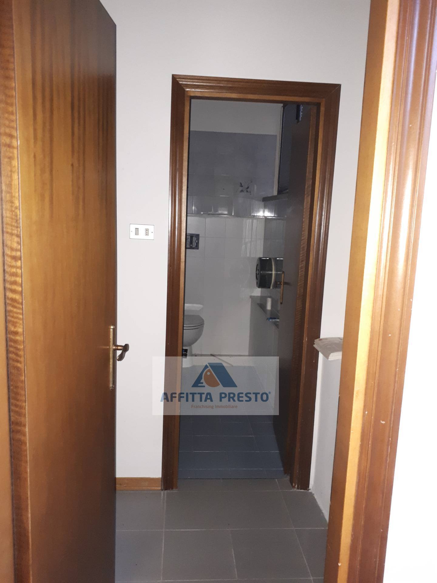 Fondo Commerciale in affitto a Capraia e Limite, Capraia Fiorentina