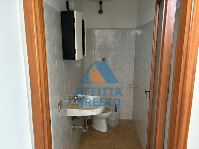 Fondo Commerciale in affitto a Empoli, Stadio