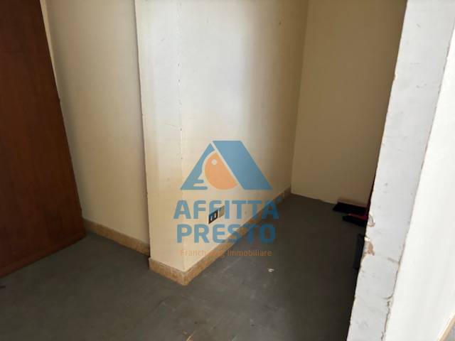 Fondo Commerciale in affitto a Empoli, Stadio