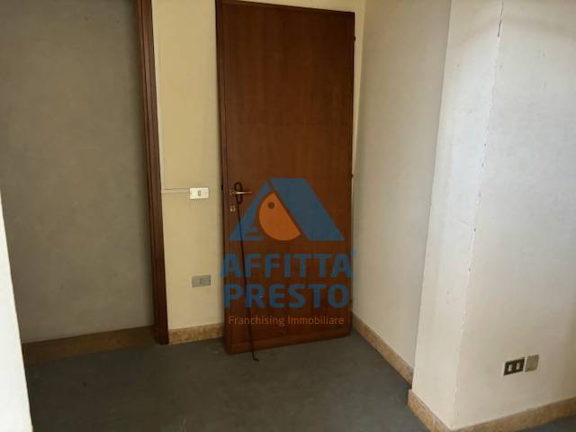 Fondo Commerciale in affitto a Empoli, Stadio