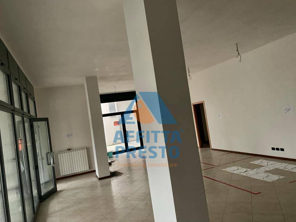 Fondo Commerciale in affitto a Signa