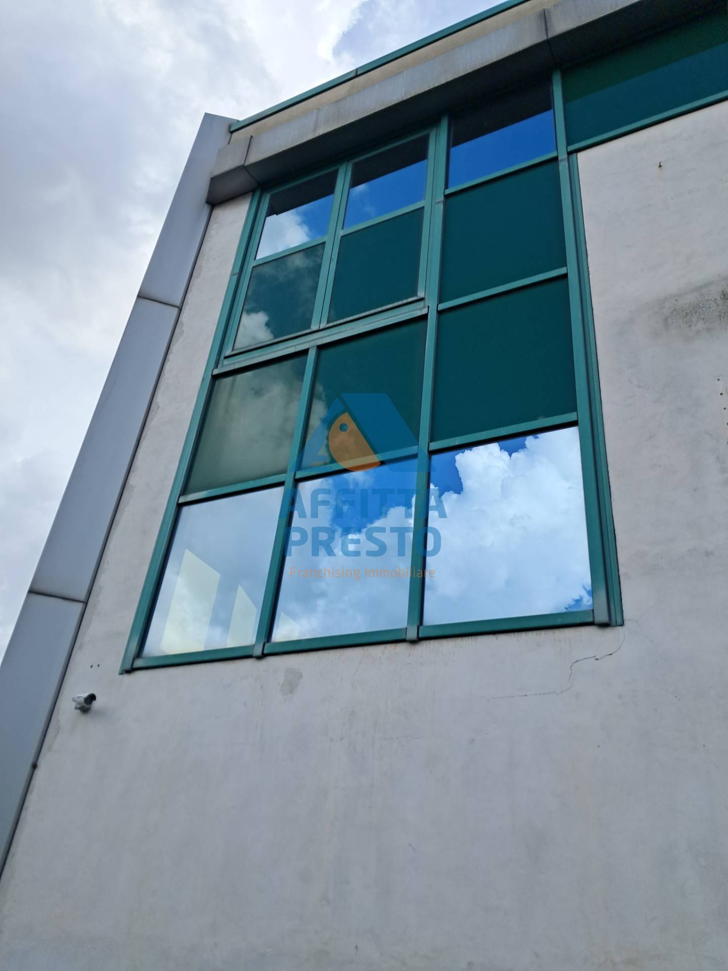 Fondo Commerciale in affitto a Massa e Cozzile