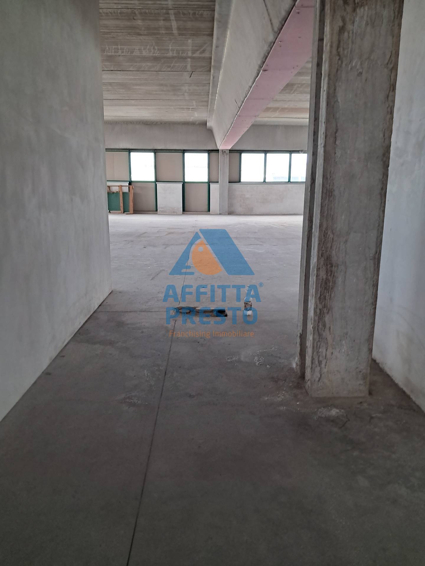 Fondo Commerciale in affitto a Massa e Cozzile