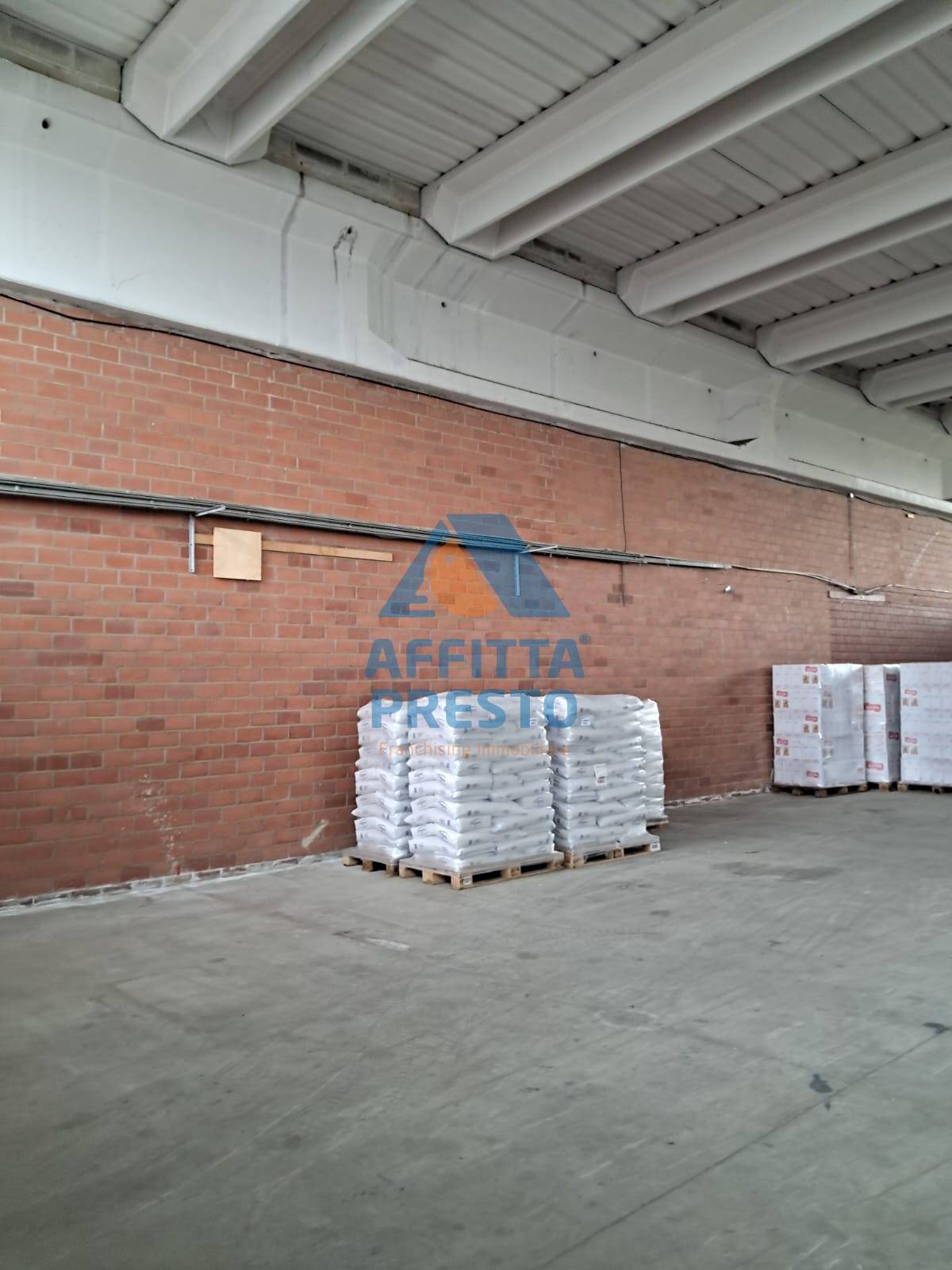 Laboratorio Artigianale in affitto a Pontedera