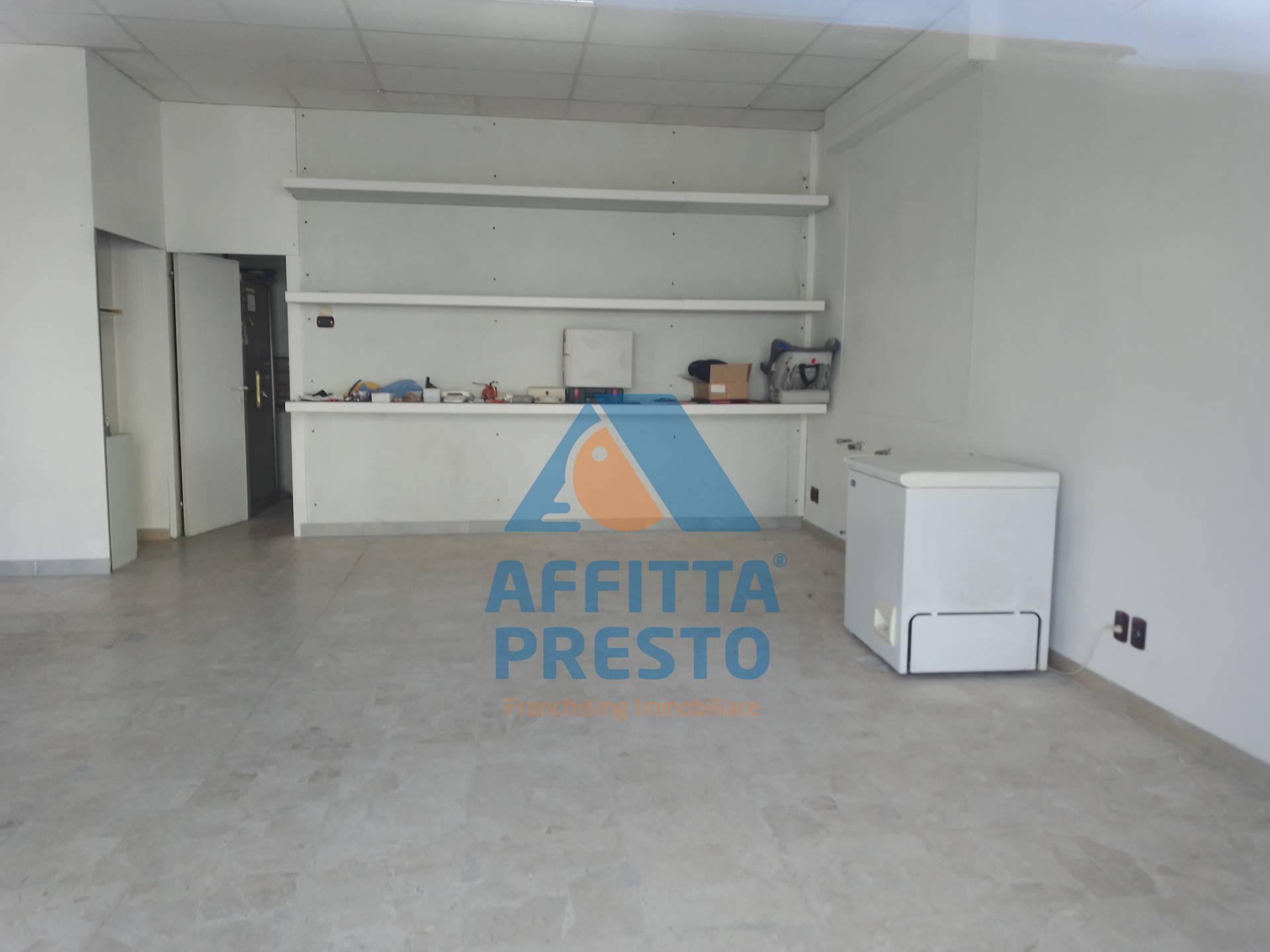 Fondo Commerciale in affitto a San Miniato, Scala