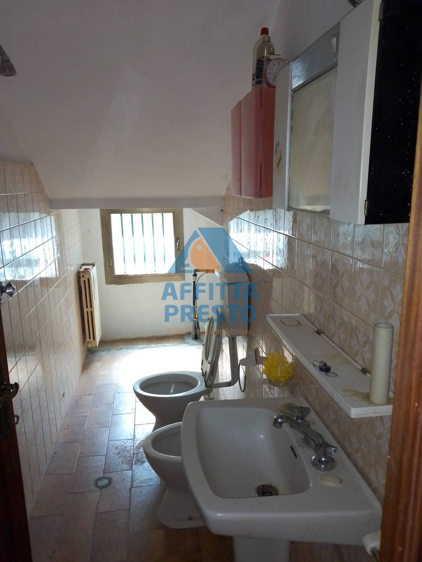 Fondo Commerciale in affitto a San Miniato, Scala