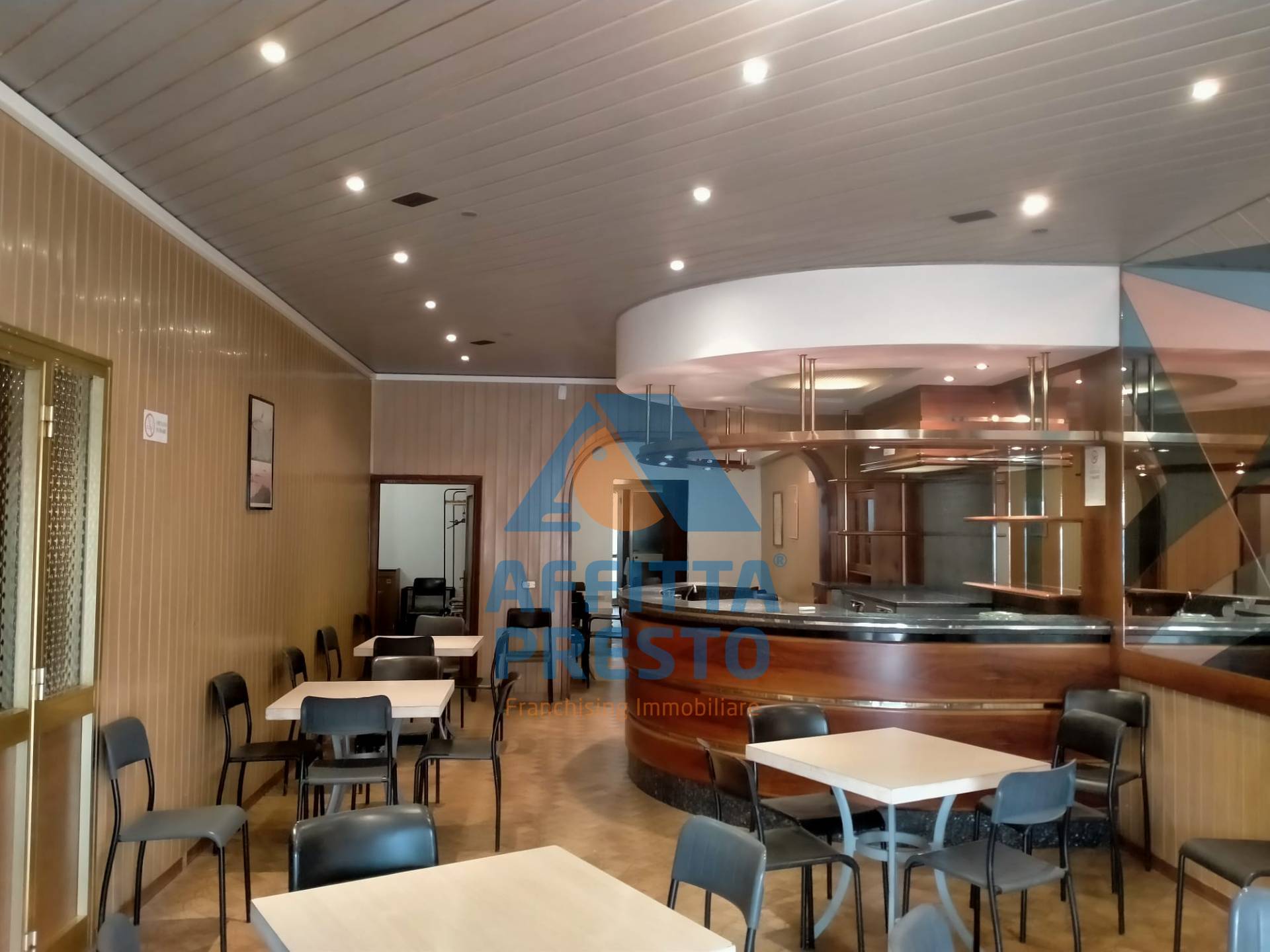 Fondo Commerciale in vendita a Montopoli in Val d'Arno, San Romano