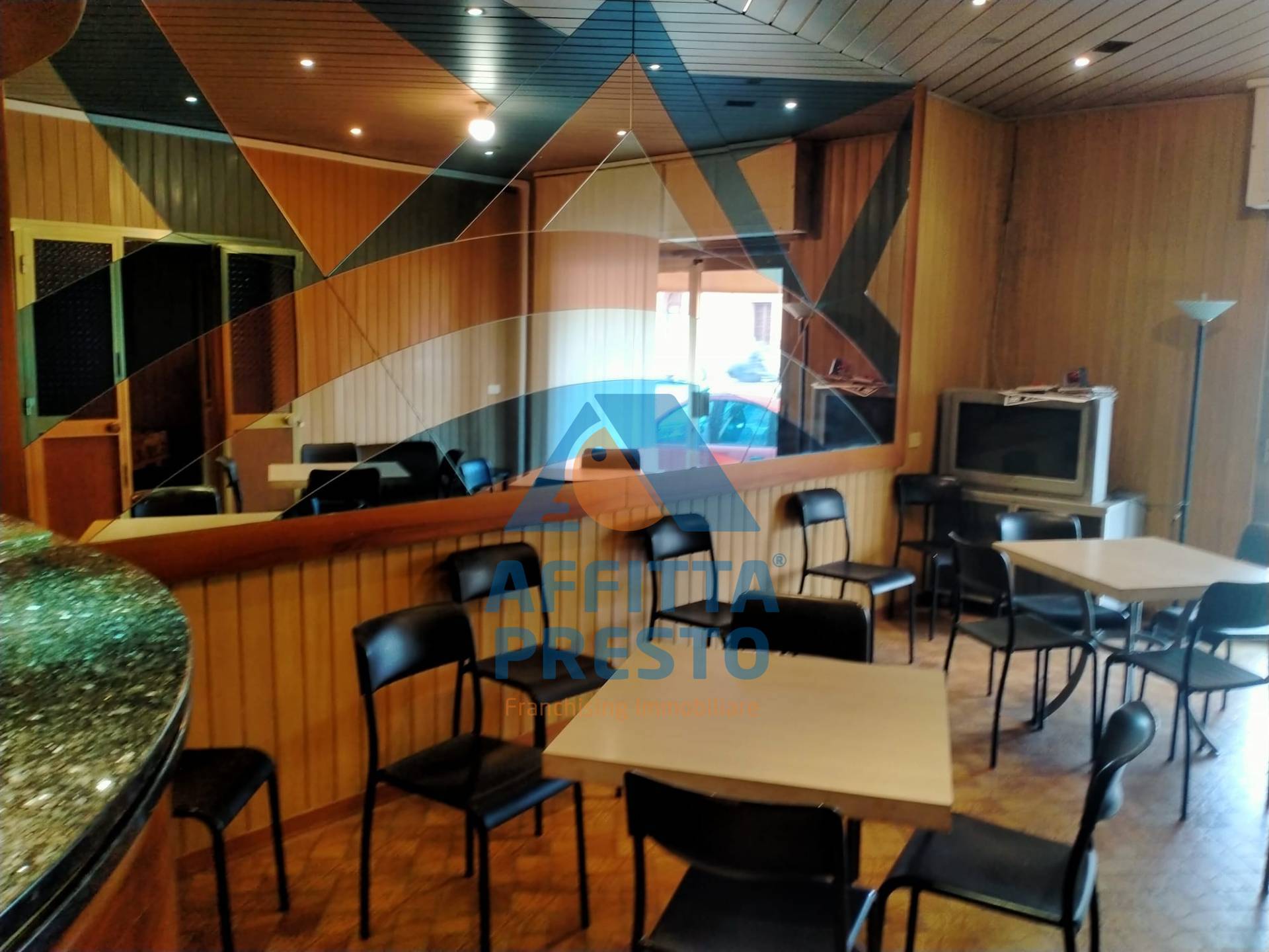 Fondo Commerciale in vendita a Montopoli in Val d'Arno, San Romano