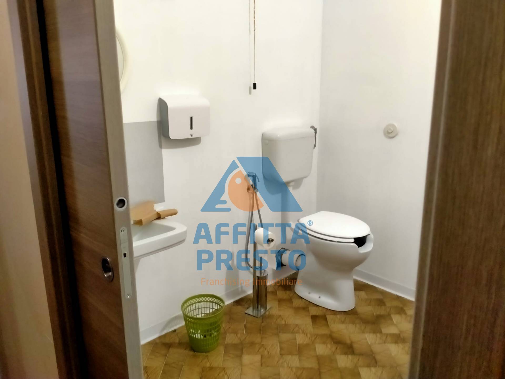 Fondo Commerciale in vendita a Montopoli in Val d'Arno, San Romano