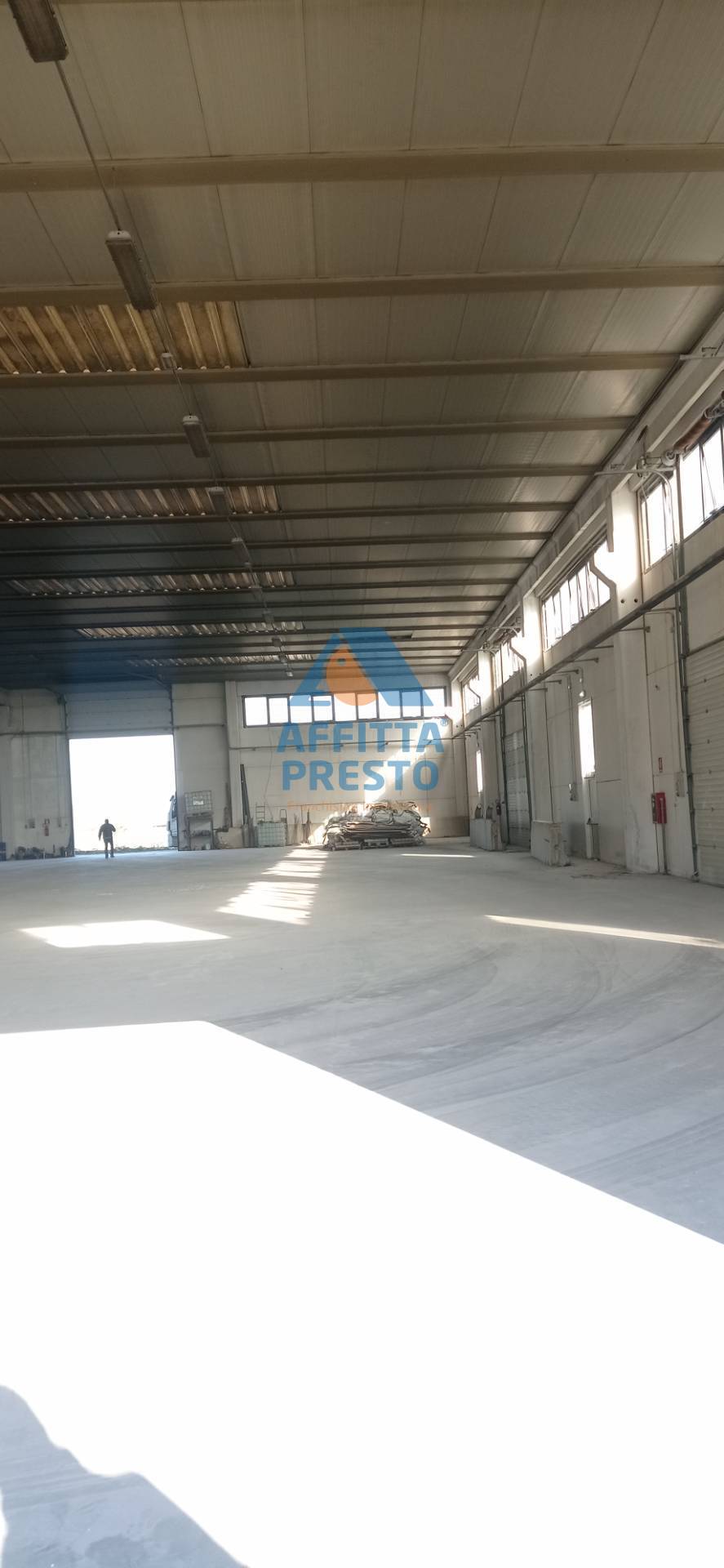 Deposito in affitto a Piombino