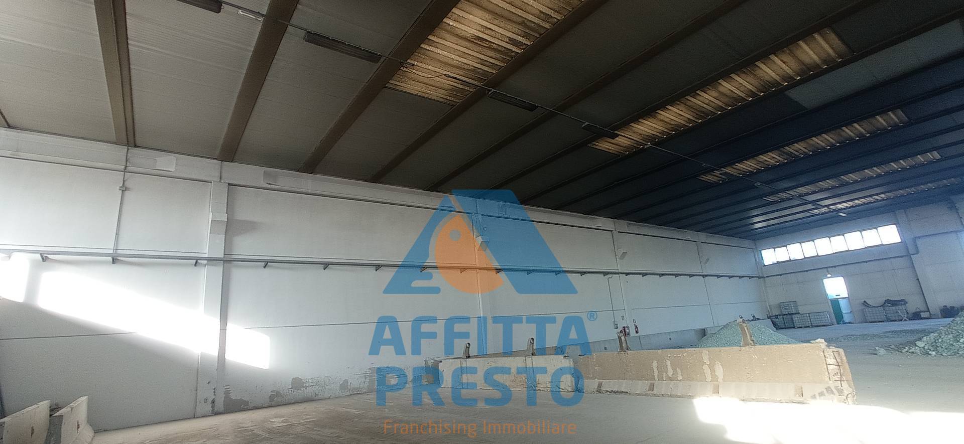 Deposito in affitto a Piombino