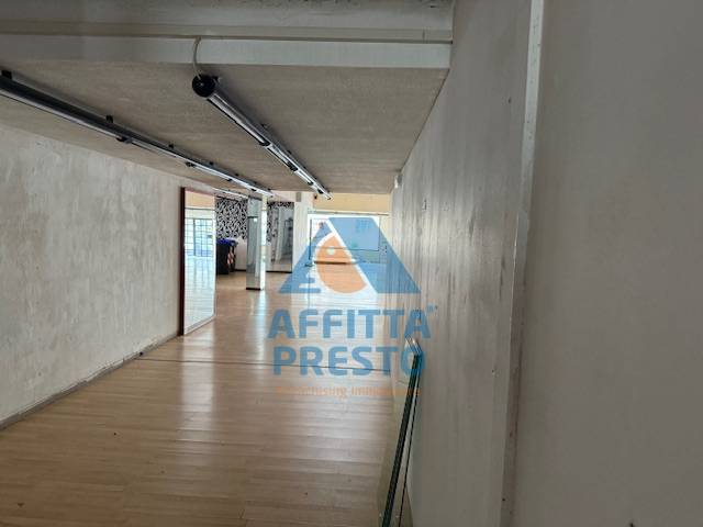 Fondo Commerciale in affitto a Santa Croce sull'Arno
