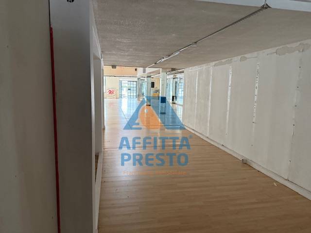 Fondo Commerciale in affitto a Santa Croce sull'Arno