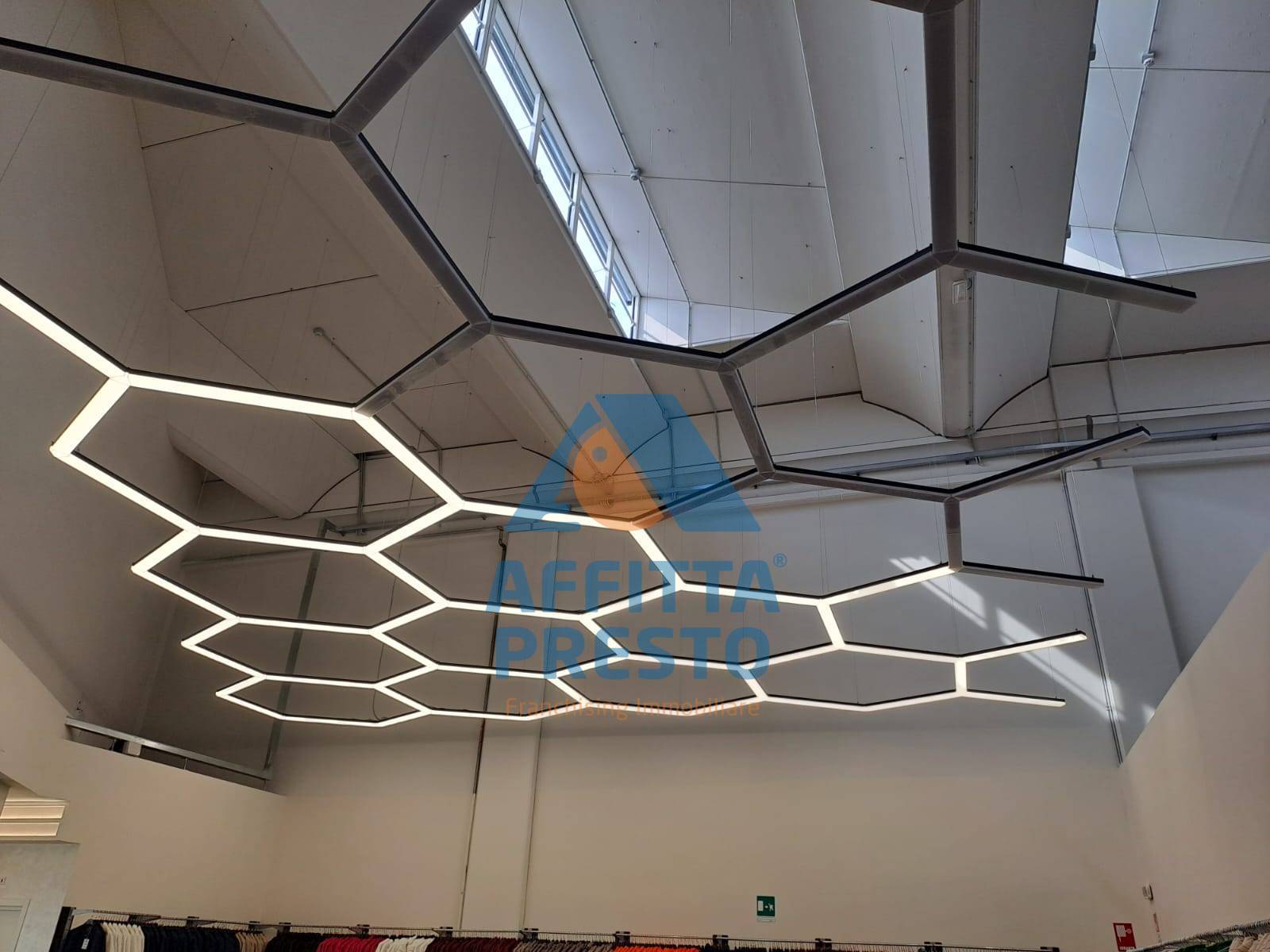 Fondo Commerciale in affitto a Prato, Macrolotto