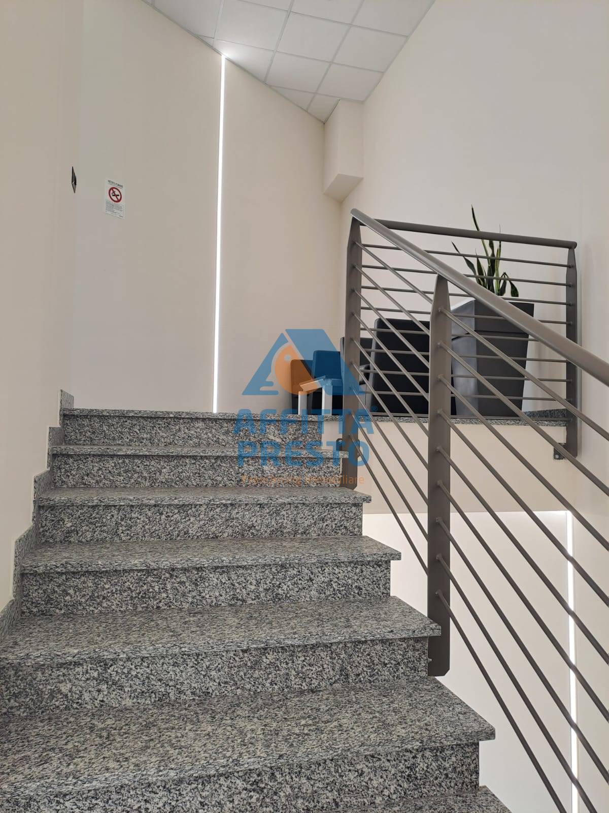 Fondo Commerciale in affitto a Prato, Macrolotto