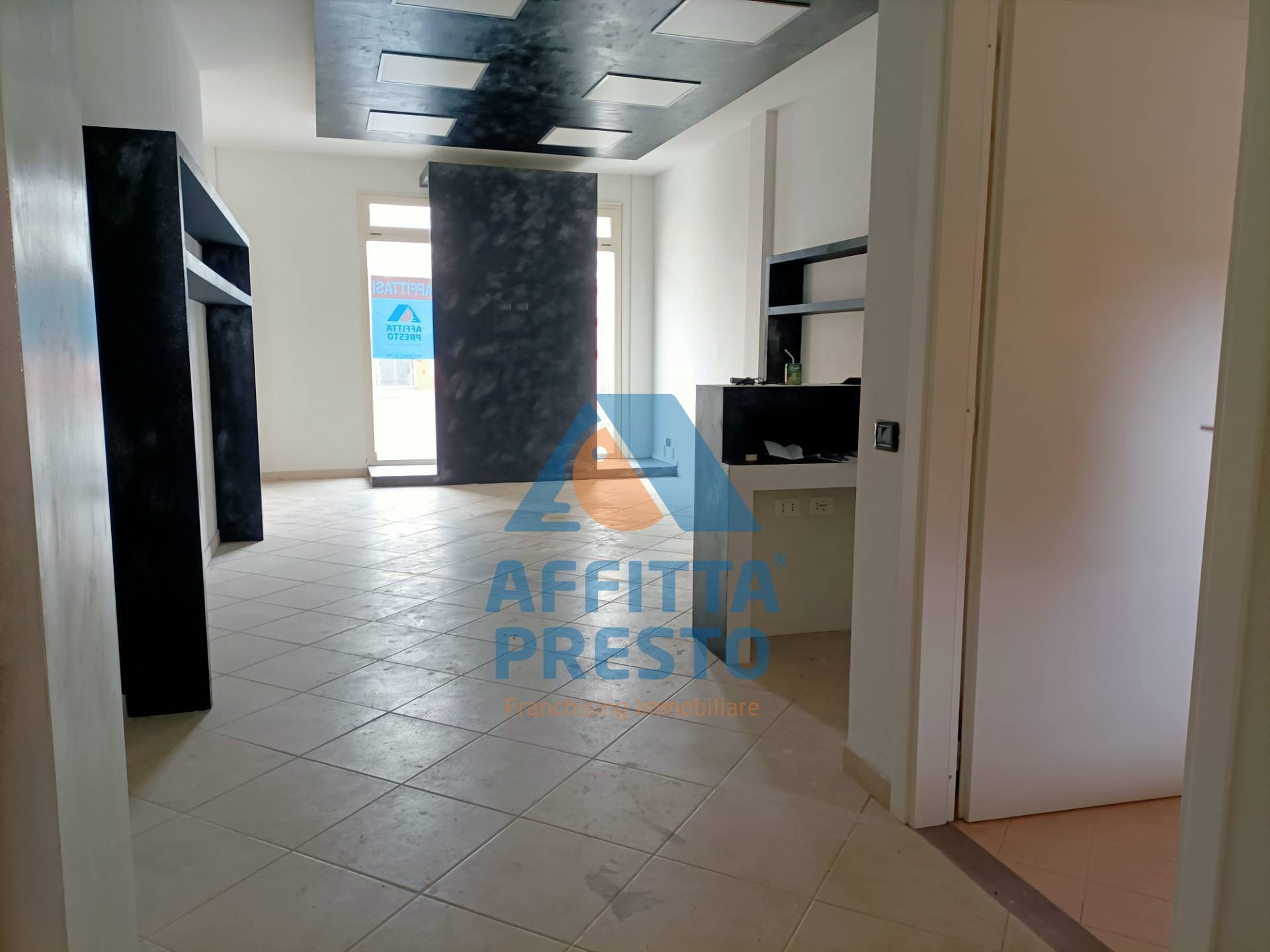Fondo Commerciale in affitto a Empoli, Centro