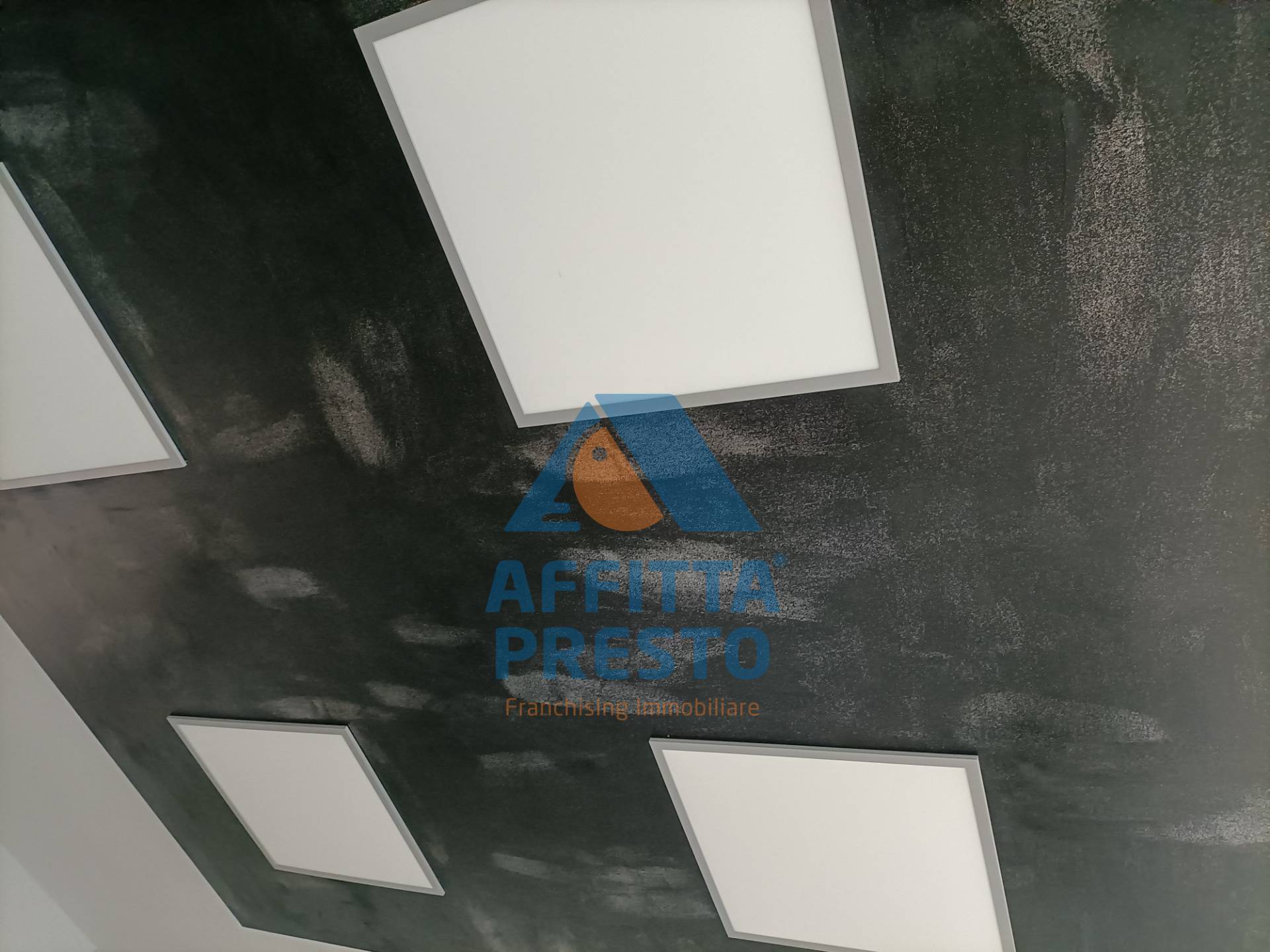Fondo Commerciale in affitto a Empoli, Centro