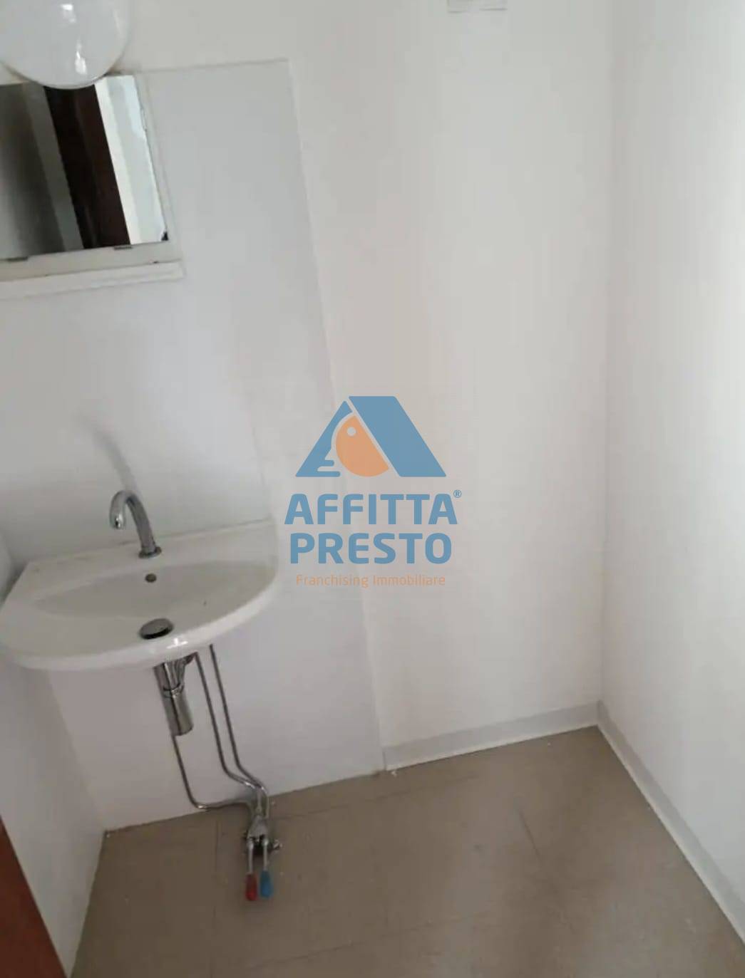 Fondo Commerciale in affitto a Vinci