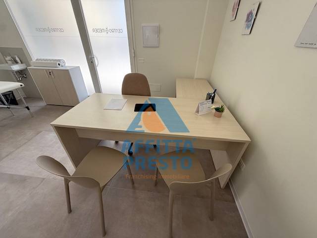 Ufficio in affitto a Capraia e Limite