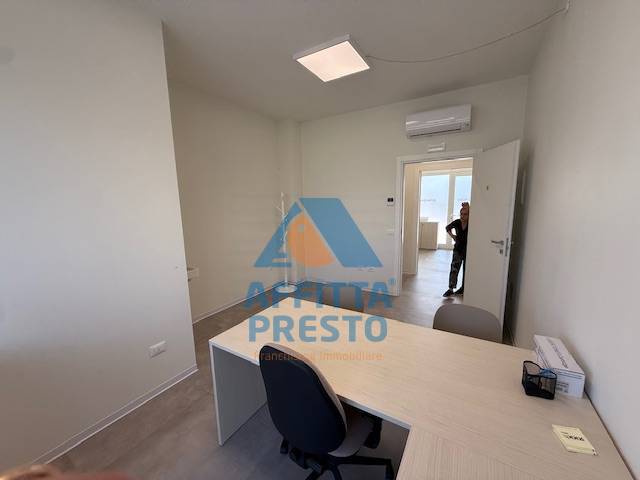Ufficio in affitto a Capraia e Limite