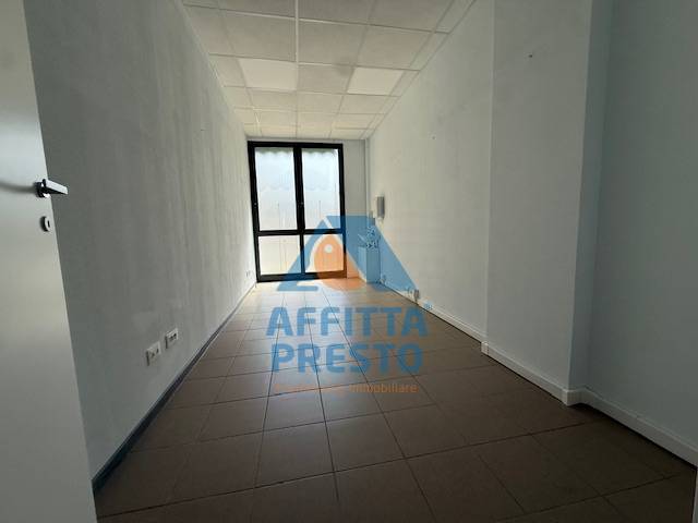 Fondo Artigianale in affitto a Empoli, Stazione