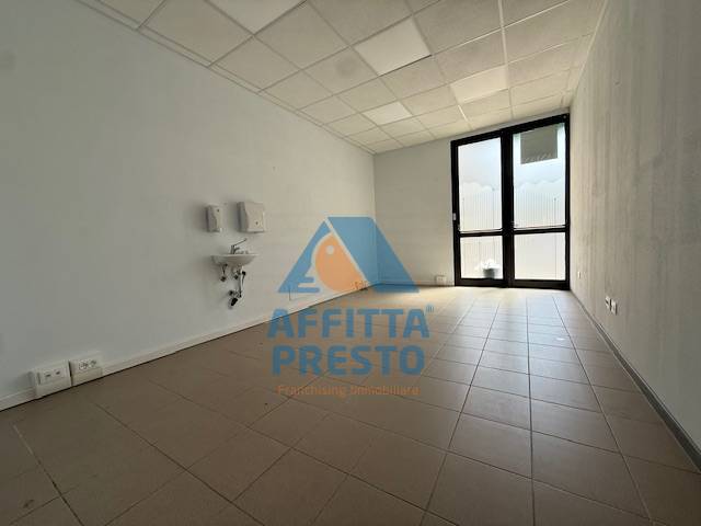 Fondo Artigianale in affitto a Empoli, Stazione