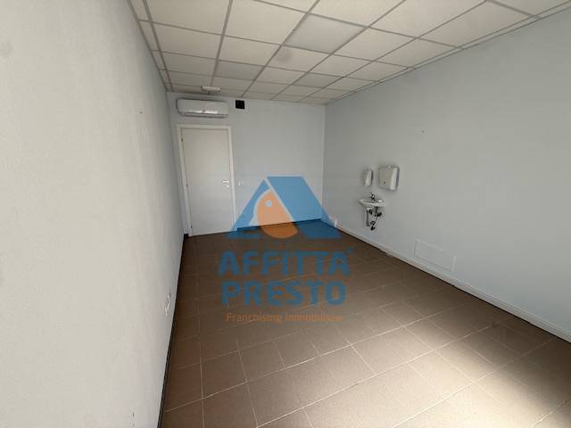 Fondo Artigianale in affitto a Empoli, Stazione
