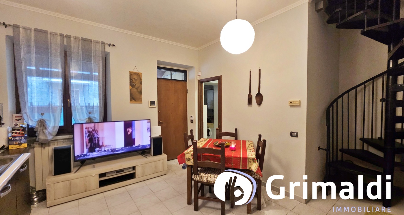 Casa indipendente con giardino a Vernate