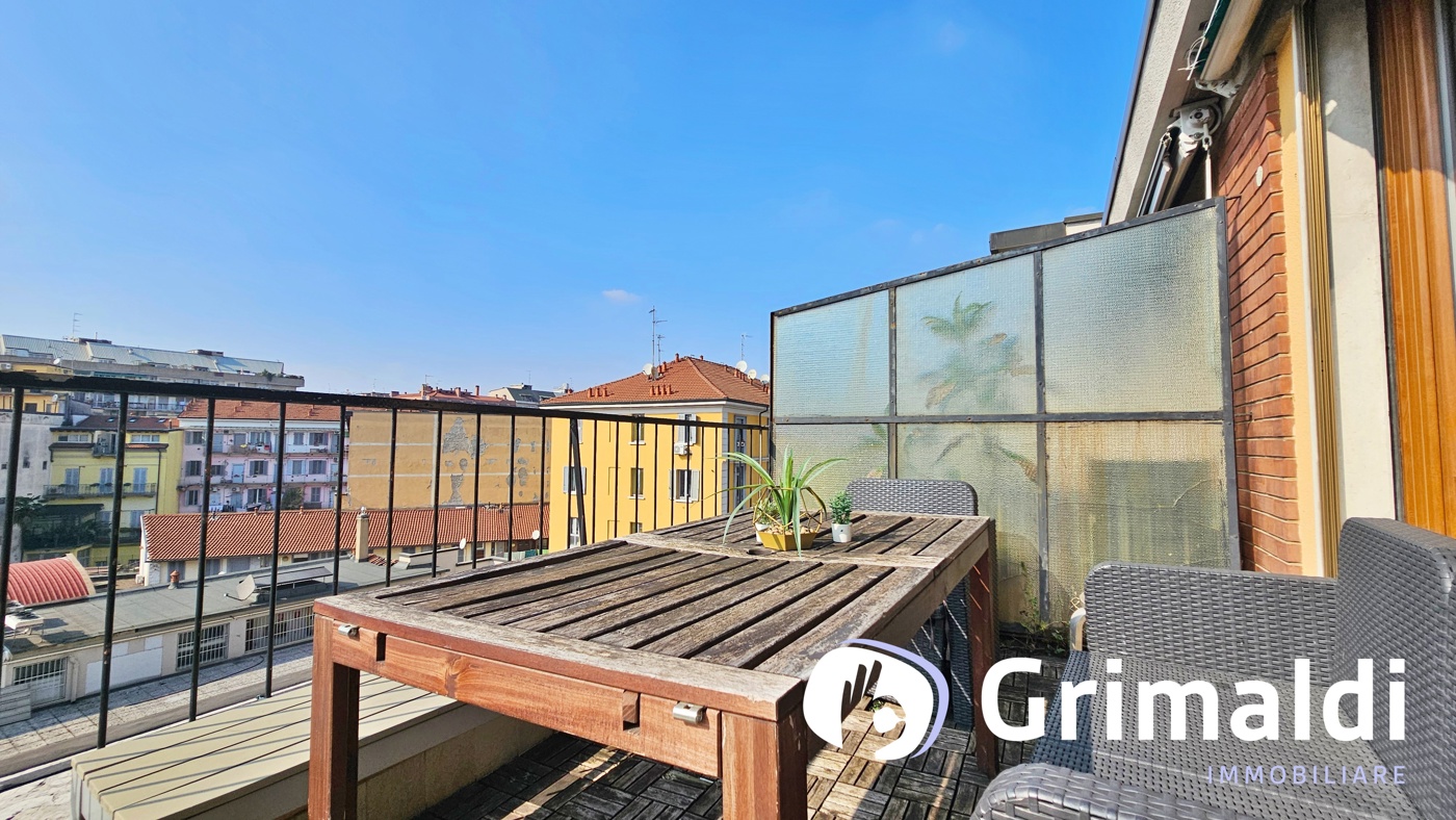 Attico arredato in affitto a Milano