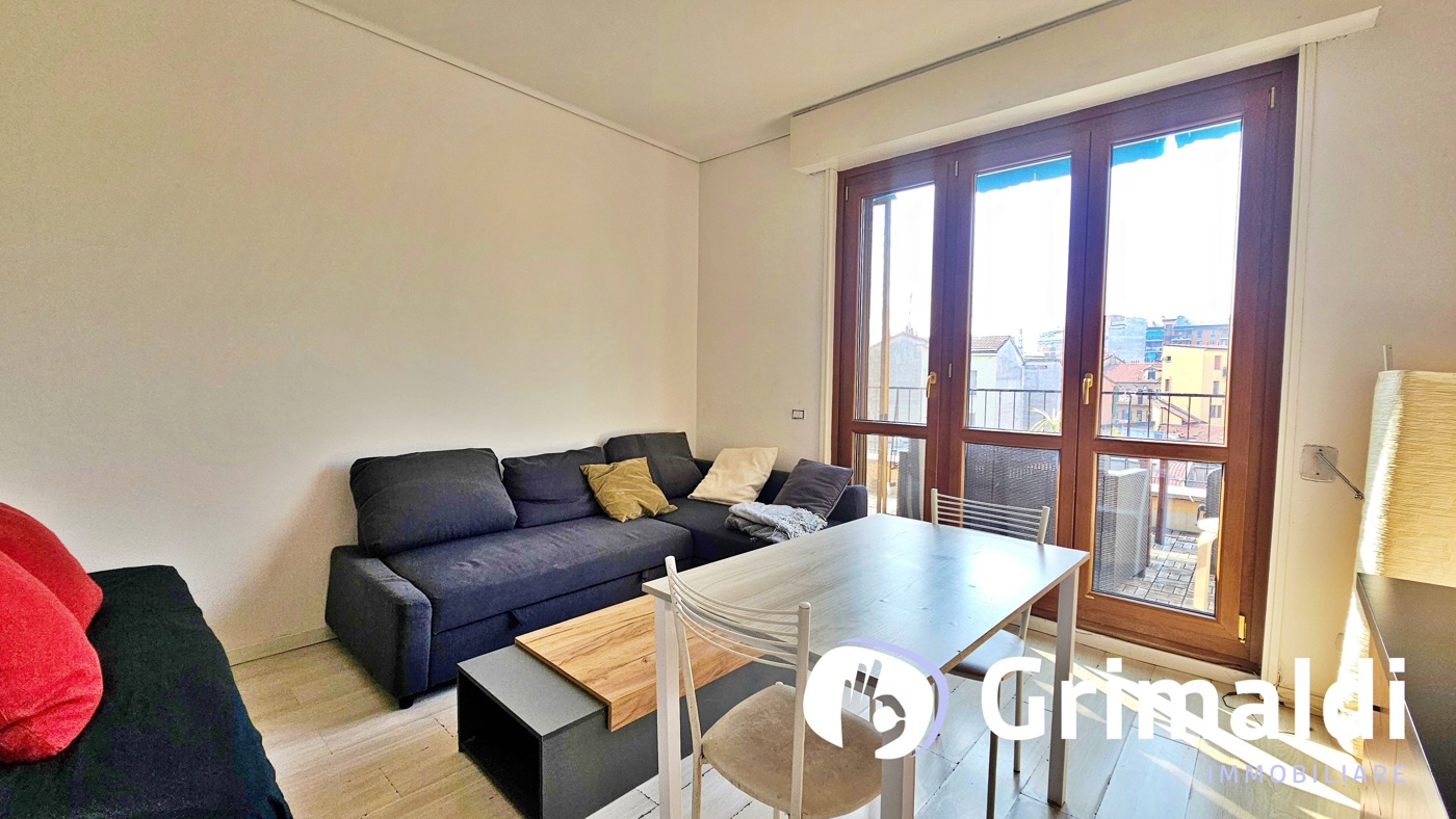 Attico arredato in affitto a Milano