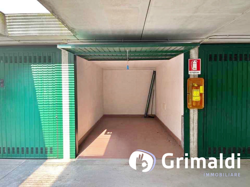 Box/Garage 17mq in vendita a Rozzano